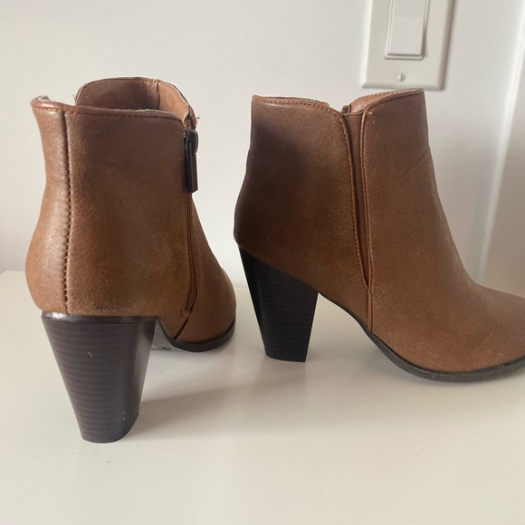 Booties/Heel size 8! - Picture 2 of 3